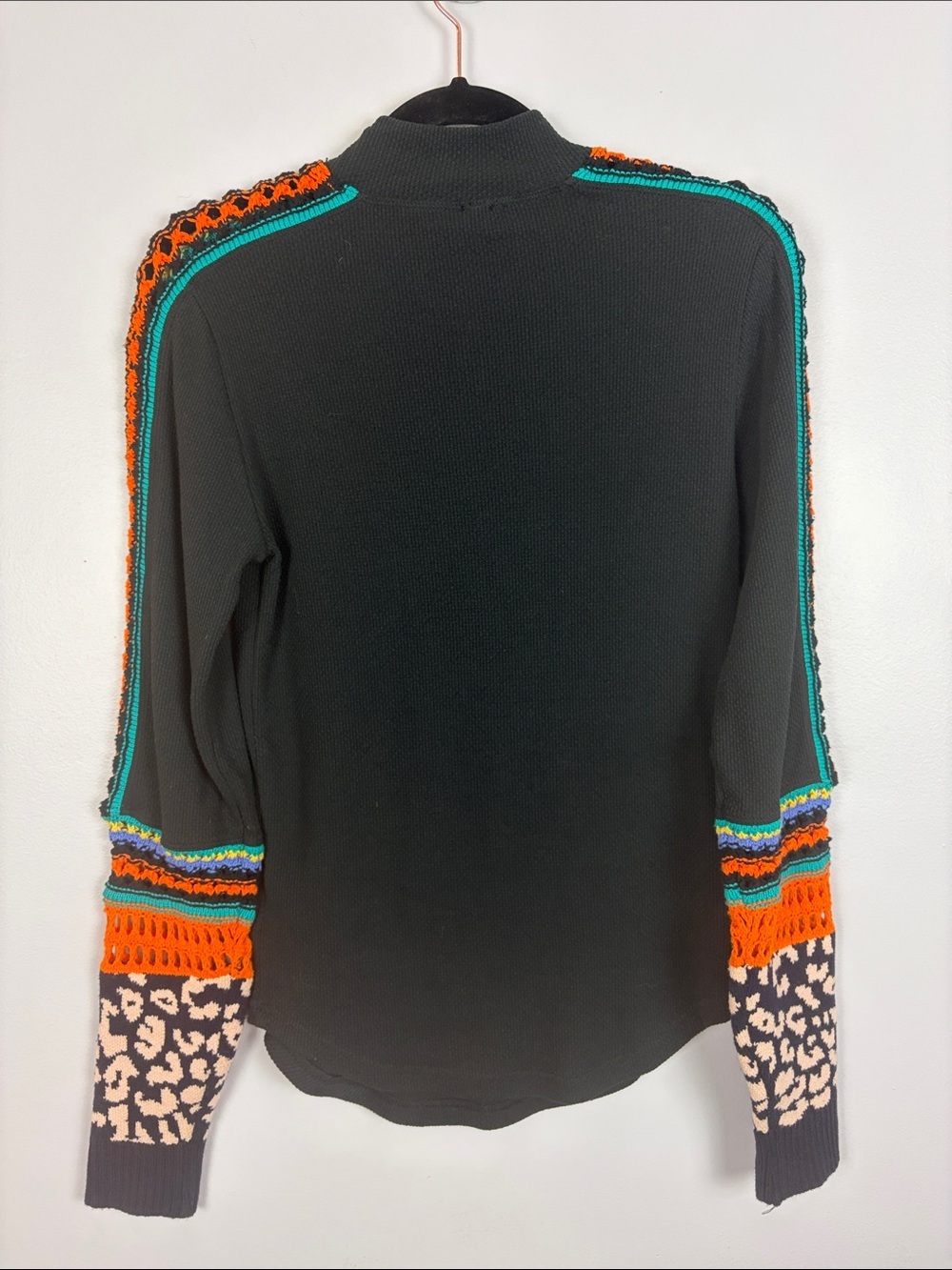 Free People Mock Neck Sweater XS Black Crochet Sleeve Leopard Cuffs Boho - Picture 12 of 12